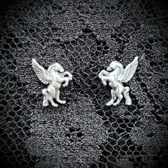 Sterling Silver Pegasus Stud Earrings new - Picture 2 of 6